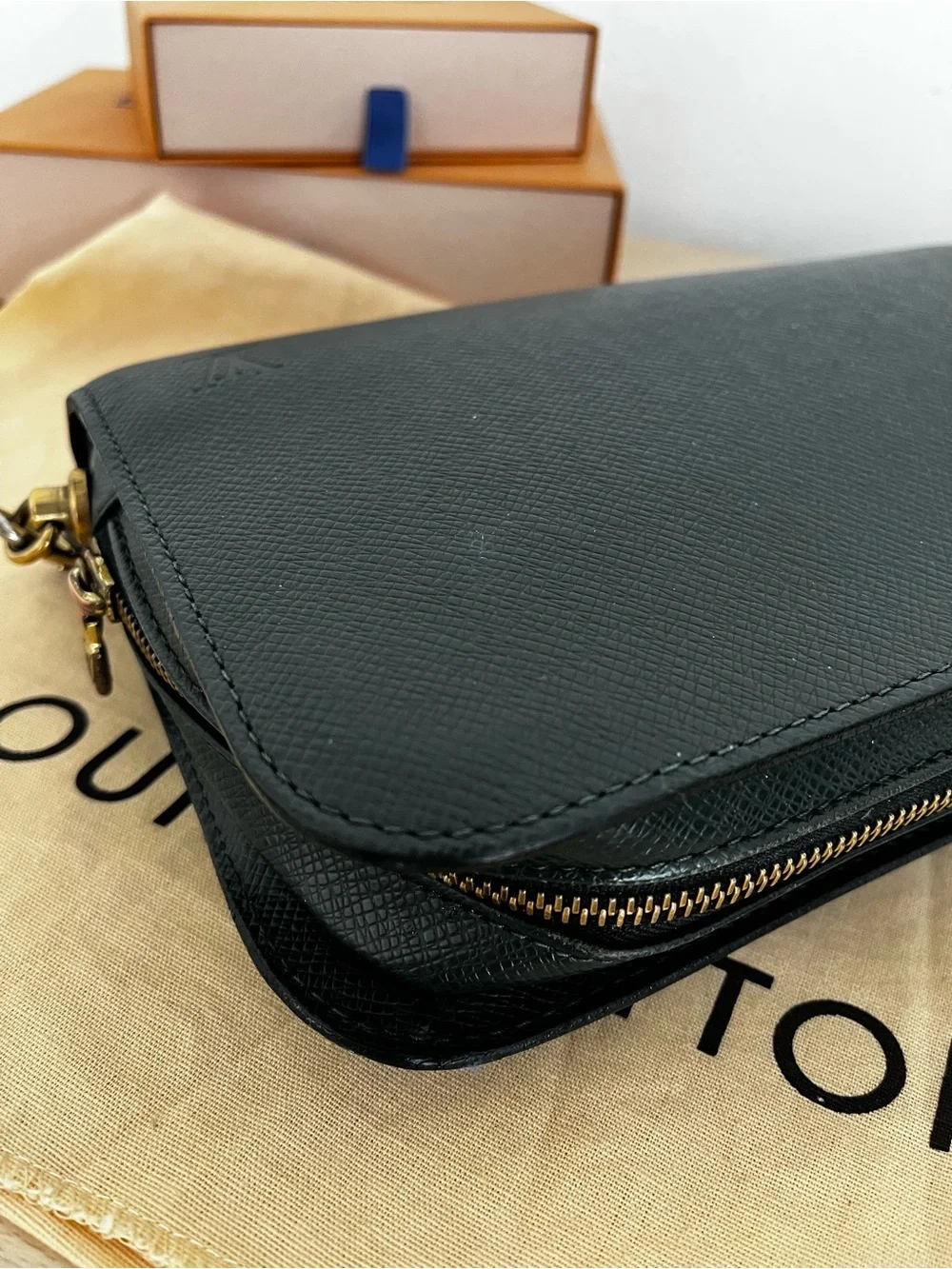 Louis Vuitton Taiga Epicea Green Cosmetic Accessory Travel Wristlet Clutch 1995